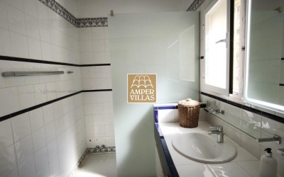 Amplia villa con apartamento de invitados a poca distancia del centro de Altea la Vella.